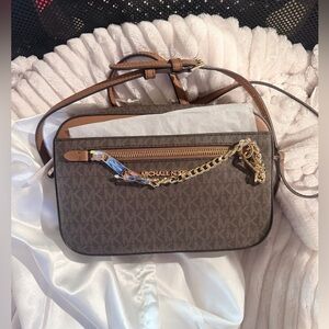 Michael Kors NWT crossbody in signature print.